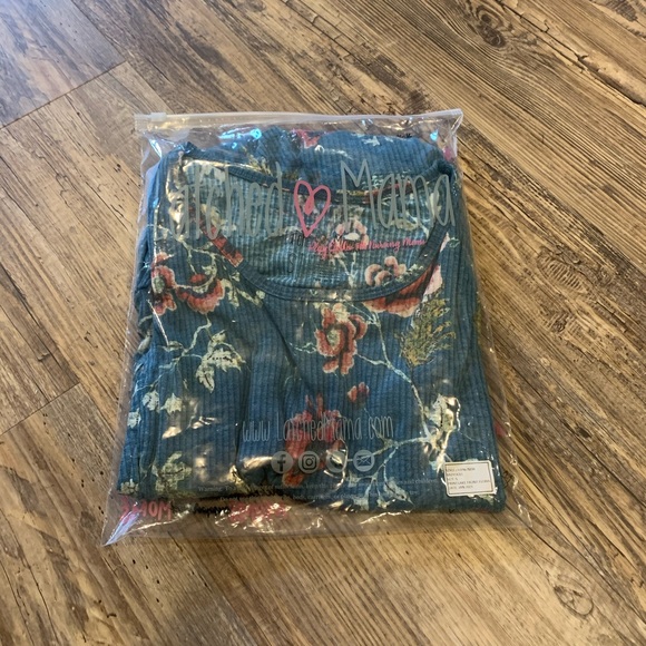 “SOLD” Latched Mama - Picture 2 of 3